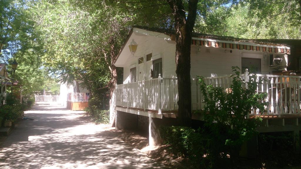Bungalows & Albergue La Playa Logroño Cameră foto