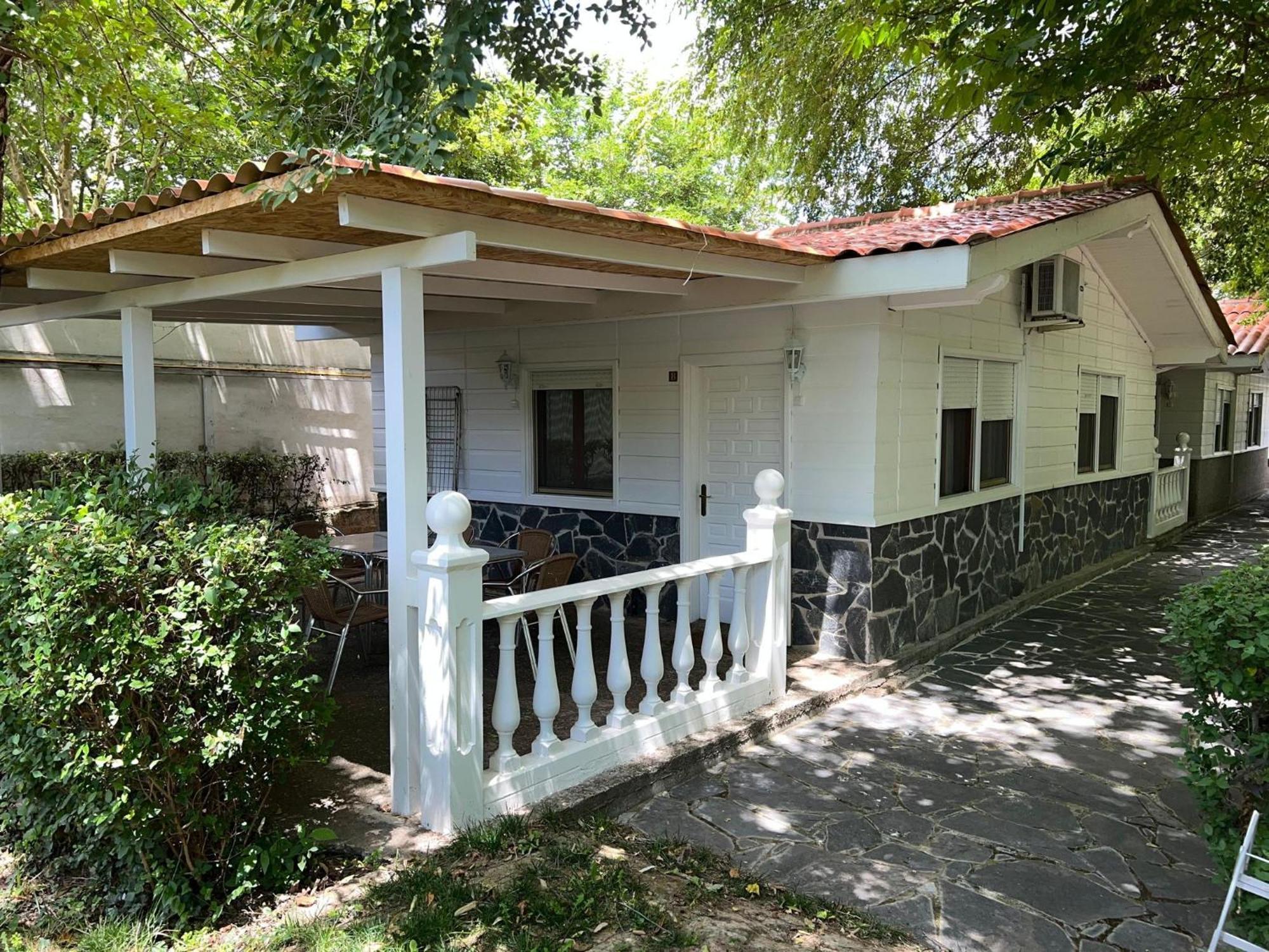 Bungalows & Albergue La Playa Logroño Exterior foto