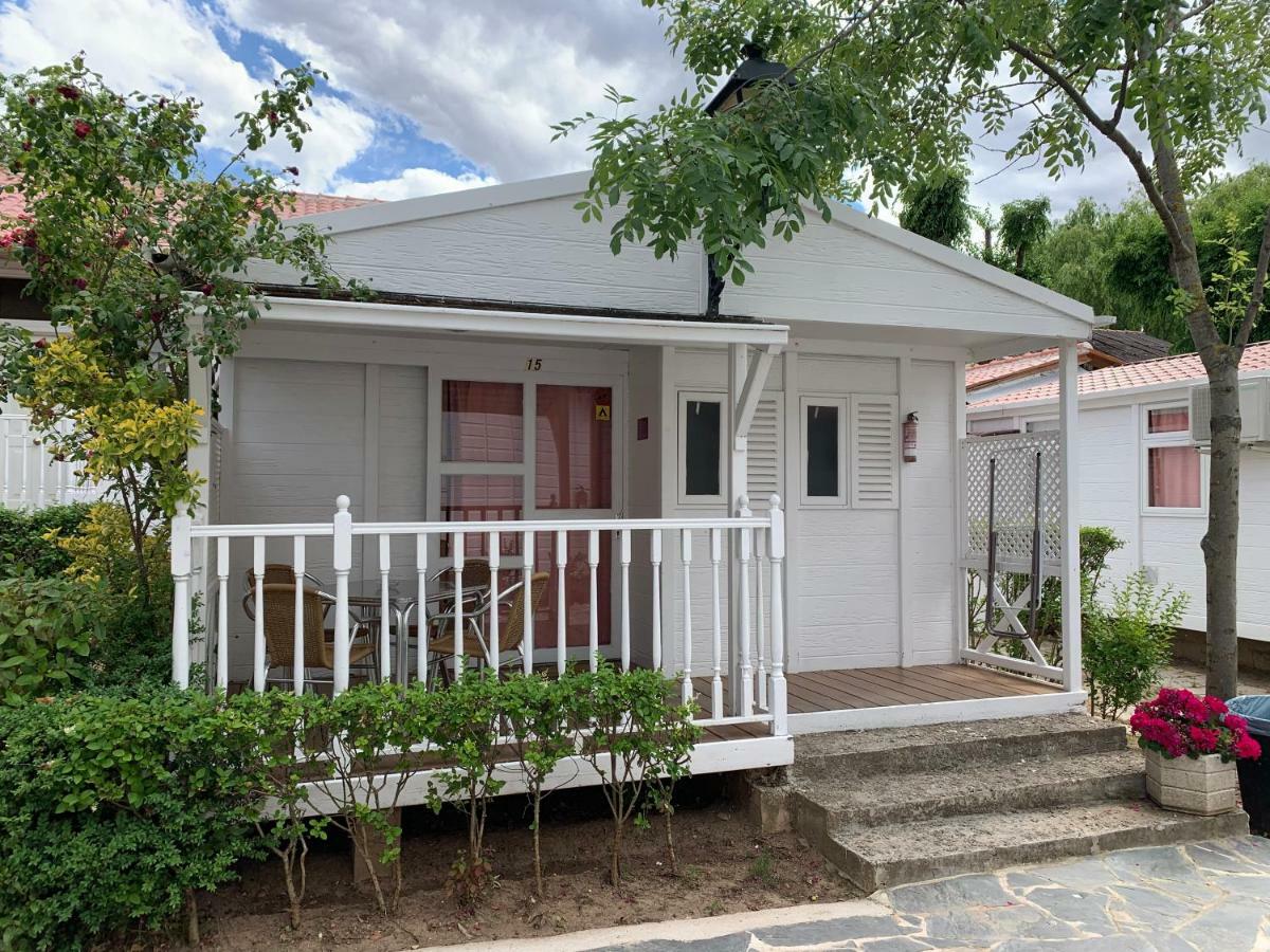 Bungalows & Albergue La Playa Logroño Exterior foto