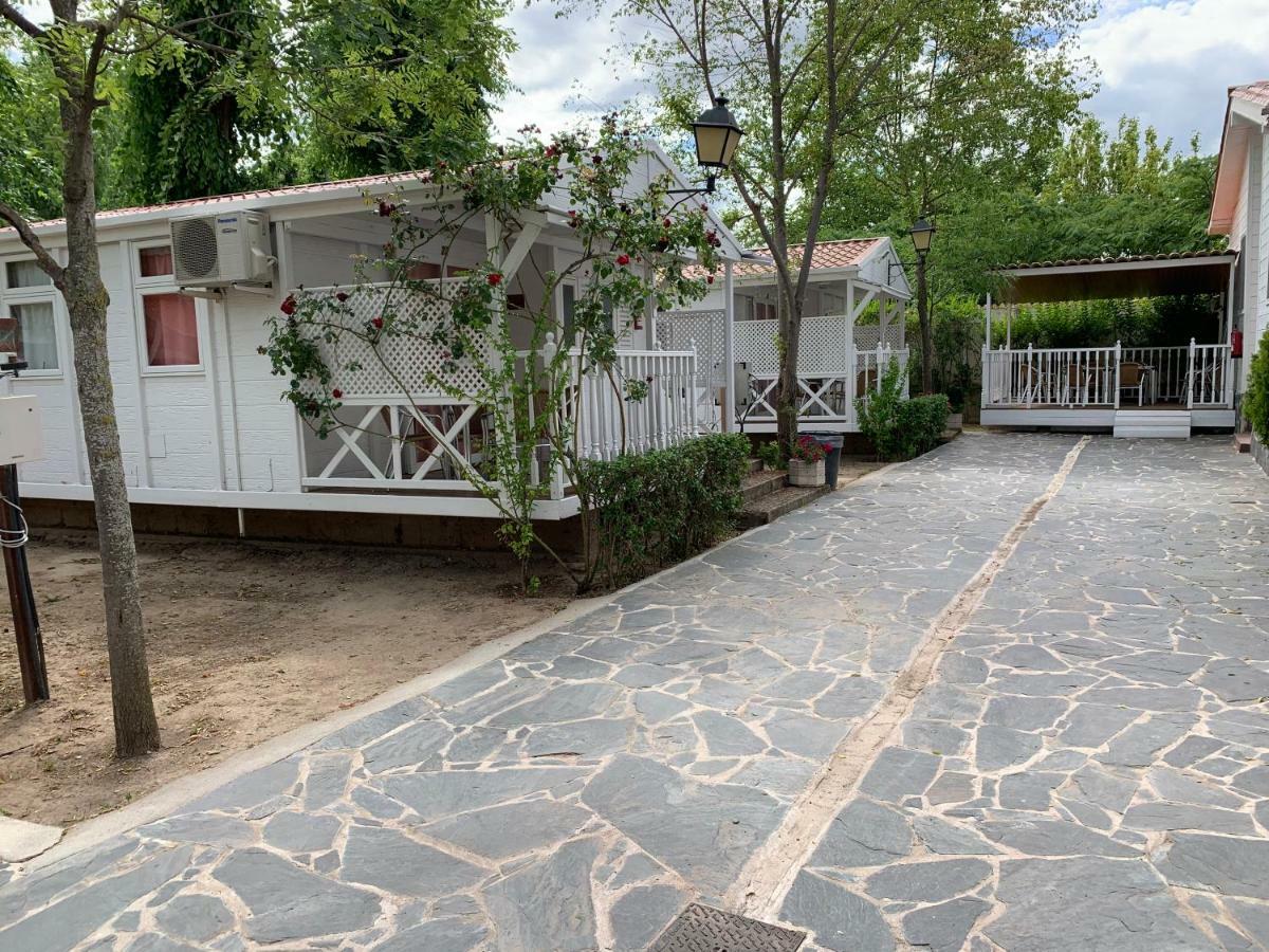 Bungalows & Albergue La Playa Logroño Exterior foto